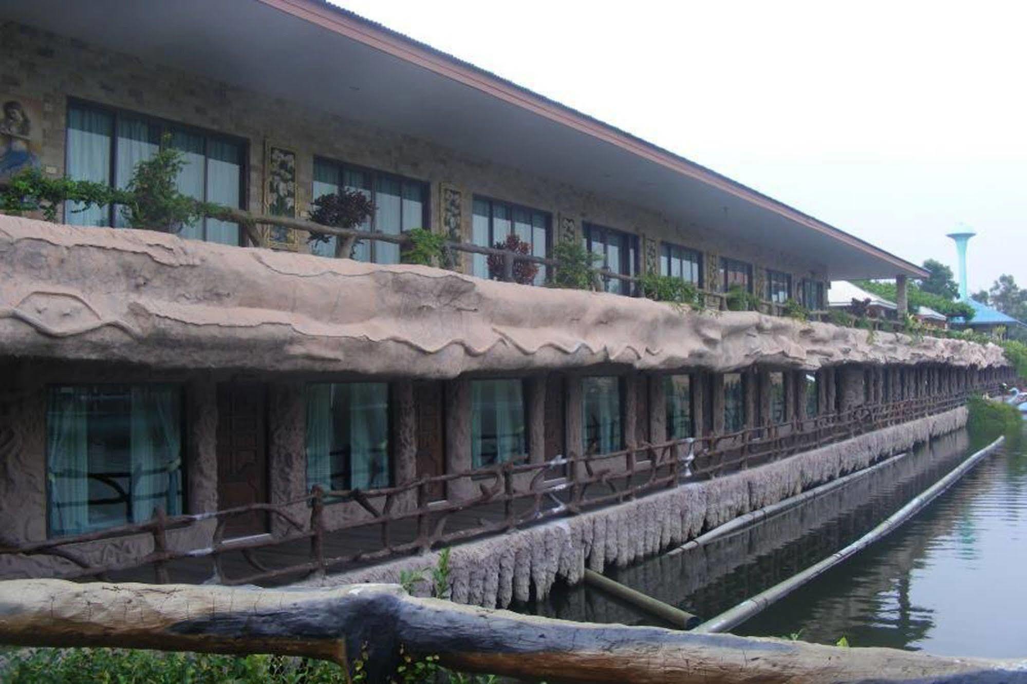 Chart Trip Resort Nakhonratchasima Esterno foto