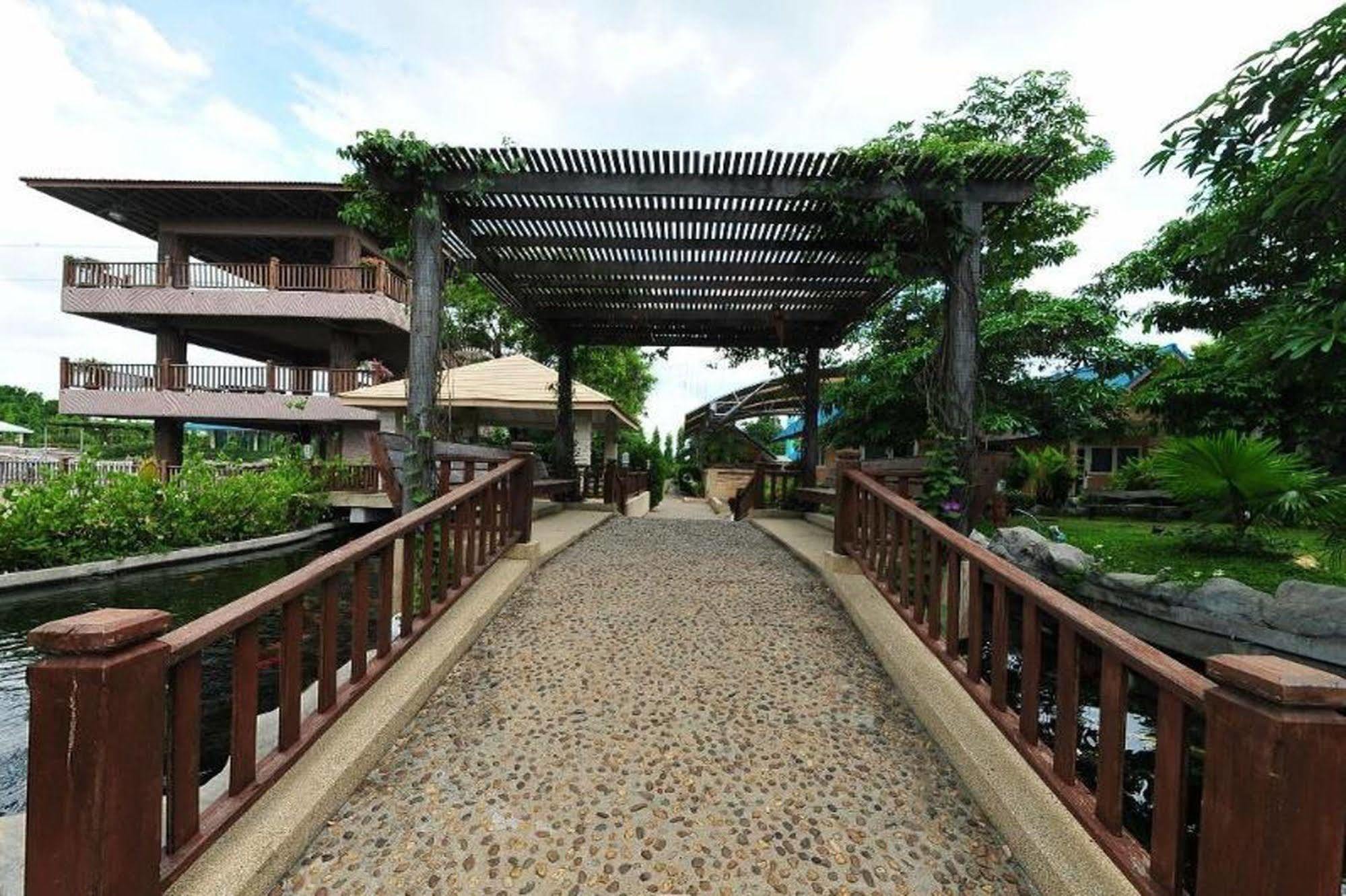 Chart Trip Resort Nakhonratchasima Esterno foto