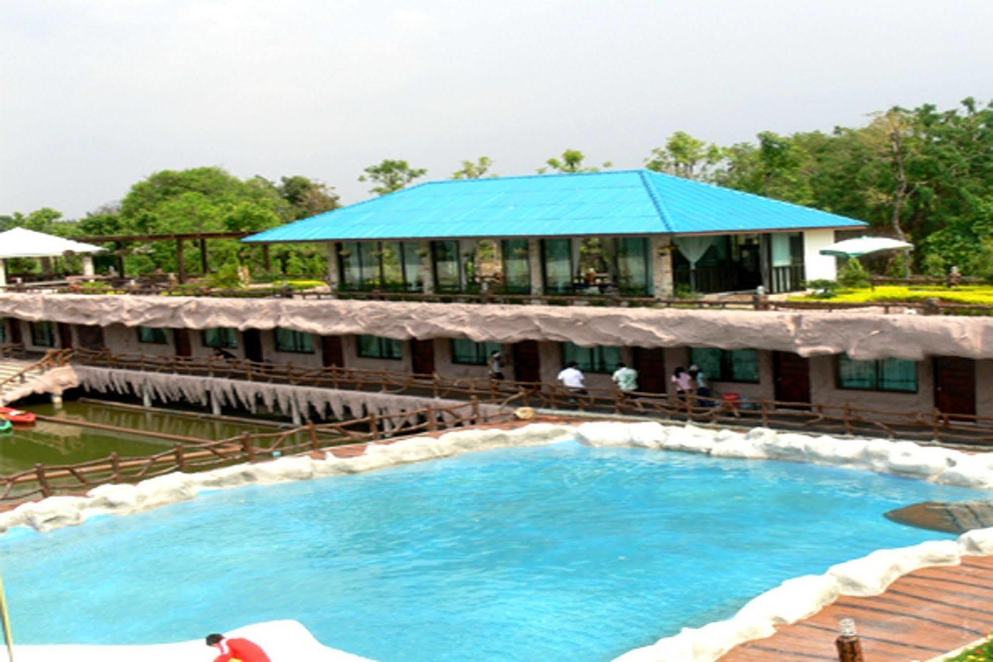 Chart Trip Resort Nakhonratchasima Esterno foto