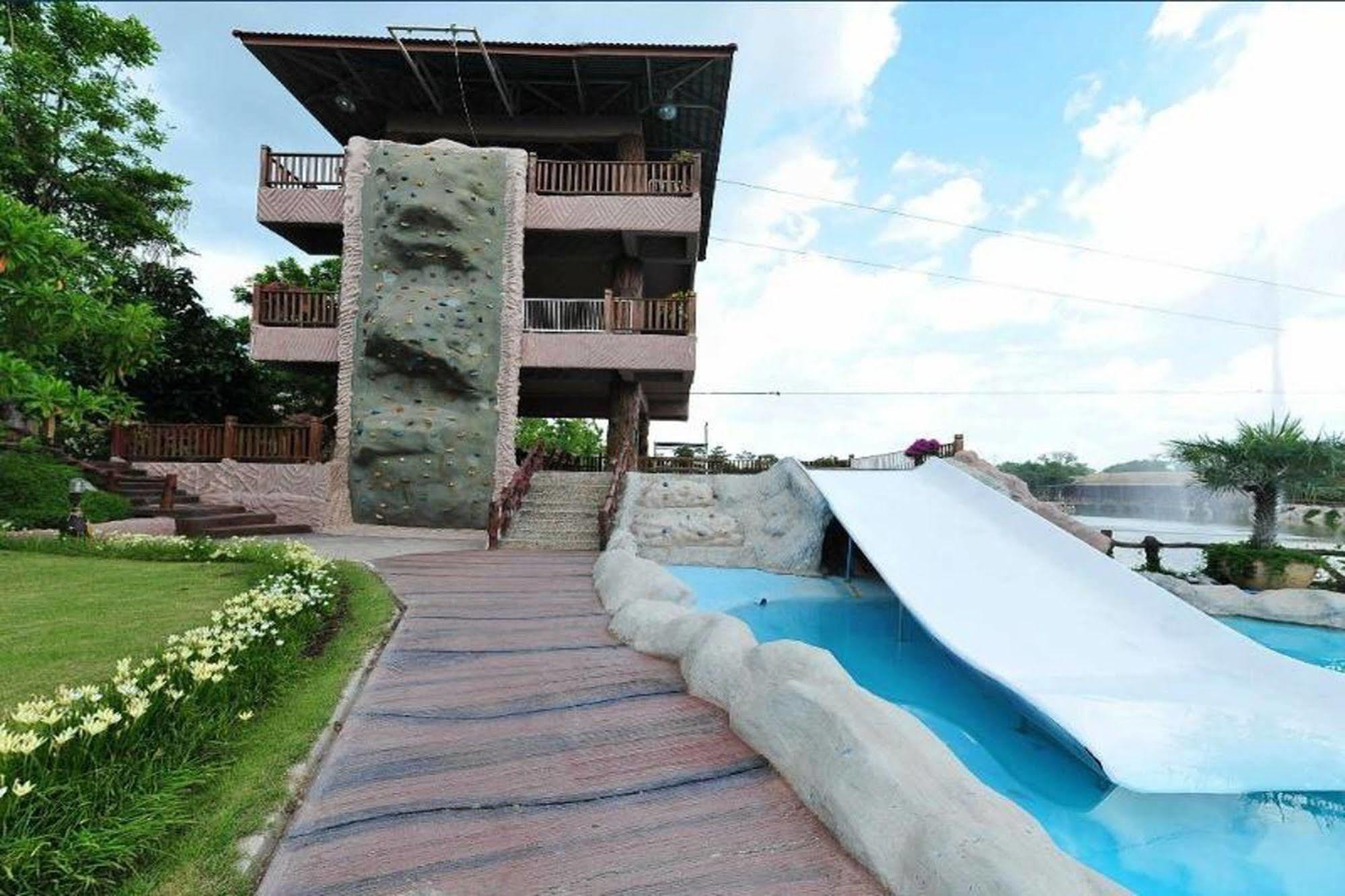 Chart Trip Resort Nakhonratchasima Esterno foto