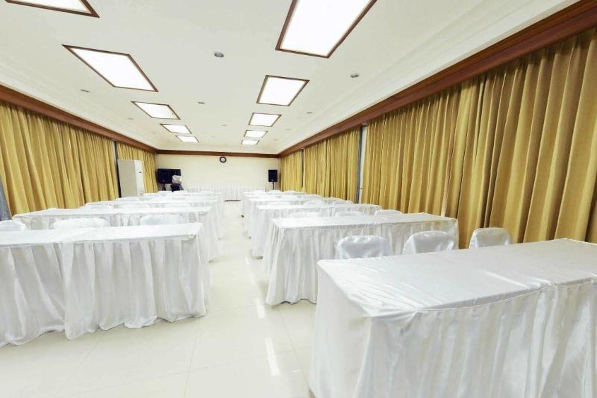 Chart Trip Resort Nakhonratchasima Esterno foto