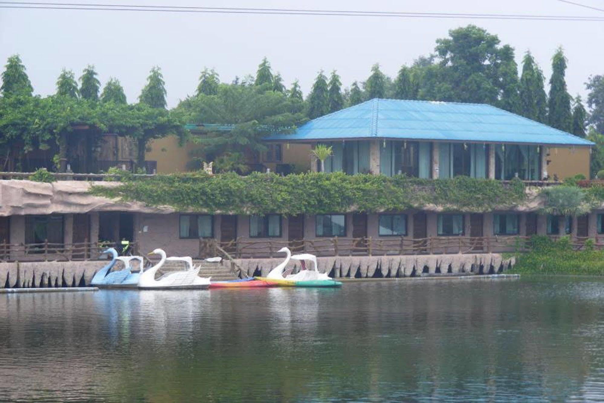 Chart Trip Resort Nakhonratchasima Esterno foto