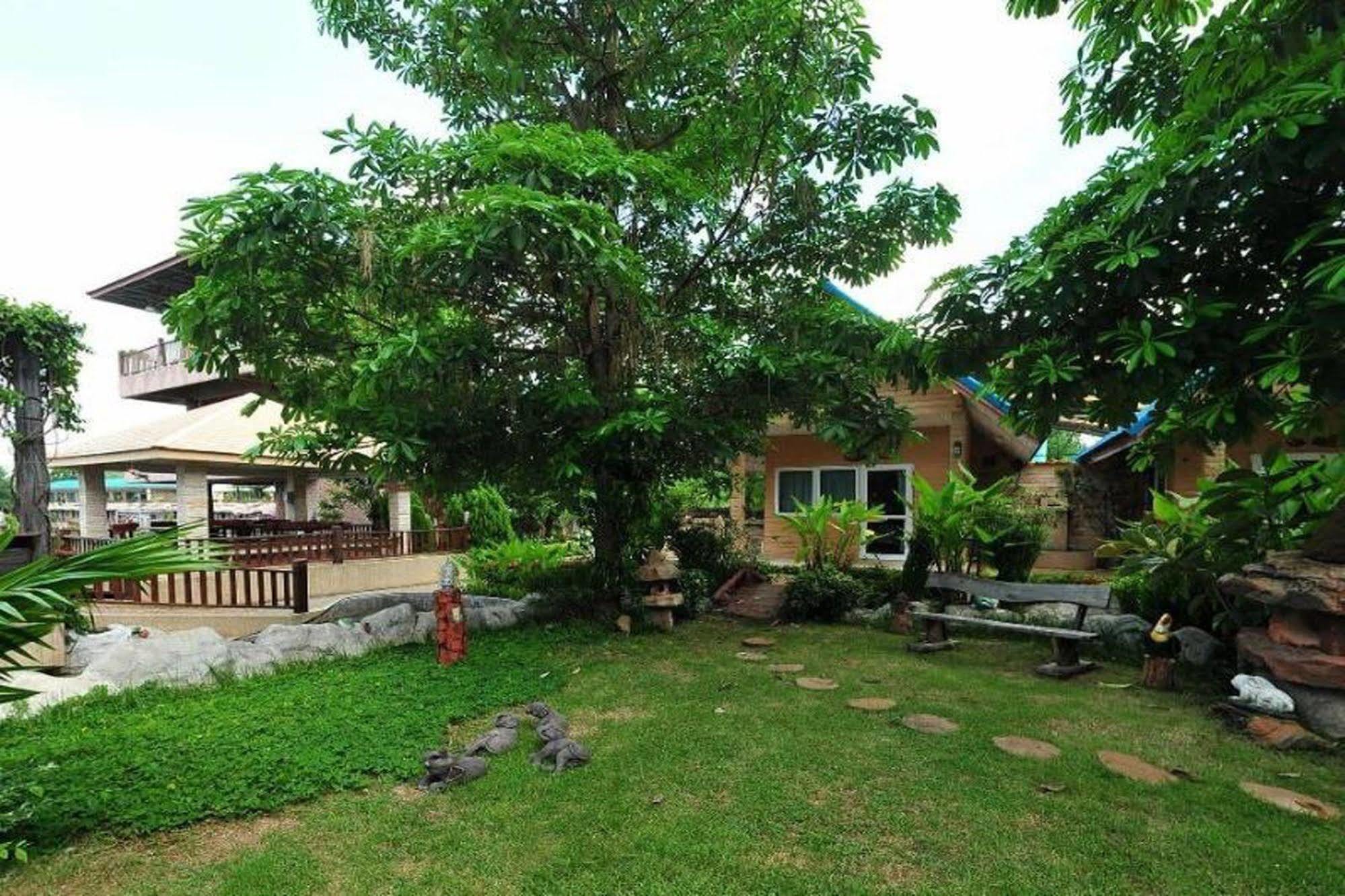 Chart Trip Resort Nakhonratchasima Esterno foto
